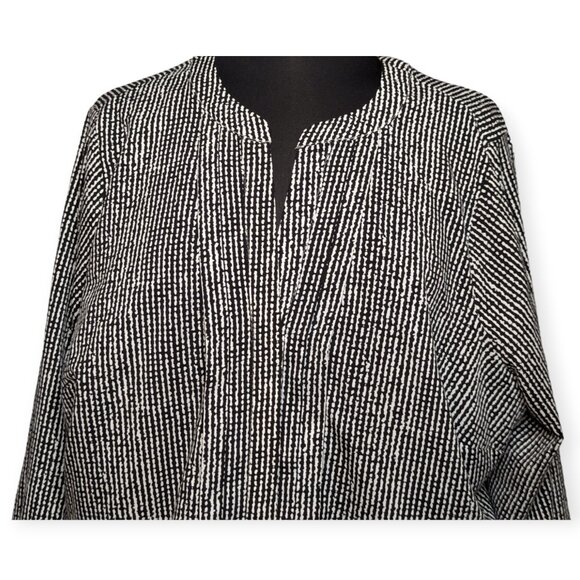212 Collection Black & White Seersucker Long Sleeve Button Front Top Size 1X - Picture 2 of 14